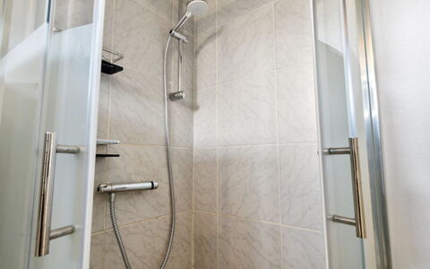 Mena - 200M from the Sea: Badezimmer, Flooring, Fussboden, Armatur, Duschkopf, Dusche, Interior Design, Brausenstange, Duschtür, Installation