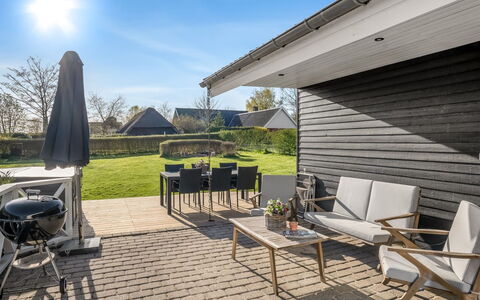 Joannes - 200M from the Sea: Möbel, Interior Design, Flooring, Holz, Fussboden, Decke, Holzboden, Stuhl, Tabelle, Beleuchtung