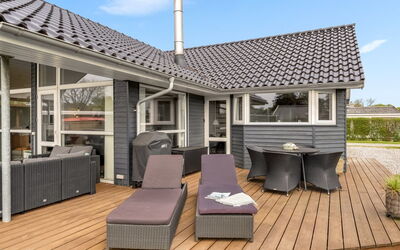 Nine - 200M from the Sea