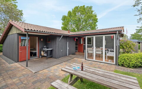 Agnita - 300M from the Sea: Möbel, Interior Design, Flooring, Holz, Fussboden, Decke, Holzboden, Stuhl, Tabelle, Beleuchtung