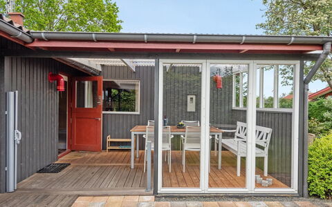 Agnita - 300M from the Sea: Möbel, Interior Design, Flooring, Holz, Fussboden, Decke, Holzboden, Stuhl, Tabelle, Beleuchtung