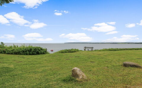 Giselle - 150M from the Sea: Himmel, Blau, Gras, Grün, Natürliche Landschaft, Horizont, Wiese, Wolke, Landschaft, Einfach