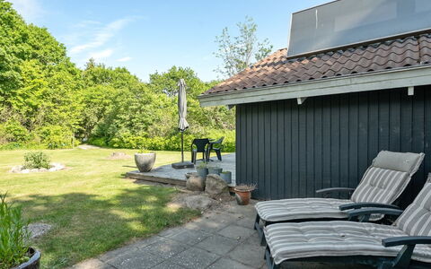 Yngve - 56.5Km from the Sea: Dach, Haus, Zuhause, Hütte, Abstellgleis, Estate, Auffahrt, Gartenbauten, Garten, Schuppen