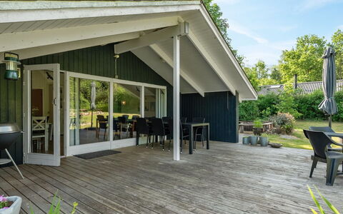 Yngve - 56.5Km from the Sea: Dach, Haus, Zuhause, Hütte, Abstellgleis, Estate, Auffahrt, Gartenbauten, Garten, Schuppen