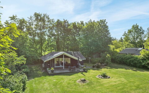 Yngve - 56.5Km from the Sea: Dach, Haus, Zuhause, Hütte, Abstellgleis, Estate, Auffahrt, Gartenbauten, Garten, Schuppen