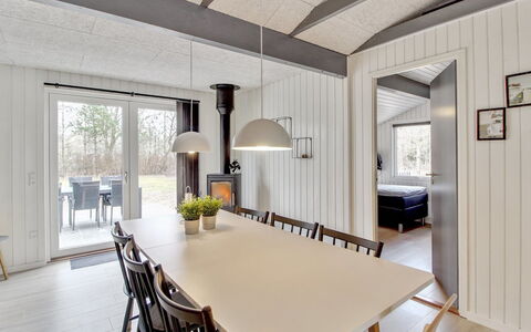 Hariette: Holz, Interior Design, Decke, Light Fixture, Möbel, Flooring, Küche & Esszimmer Tisch, Fussboden, Zuhause, Esszimmer