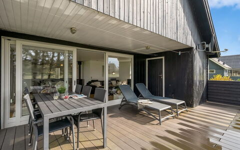 Aleida - 100M to the Fjord: Möbel, Interior Design, Flooring, Holz, Fussboden, Decke, Holzboden, Stuhl, Tabelle, Beleuchtung