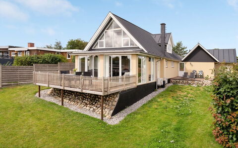 Dagne - 400M to the Fjord: Die Architektur, Dach, Zuhause, Verbundwerkstoff, Daylighting, Abstellgleis, Auffahrt