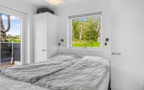 Elso - 600M to the Fjord: Holz, Schlafzimmer, Bett, Decke, Interior Design, Zuhause, Bettdecke, Bedding, Bettrahmen, Zimmer