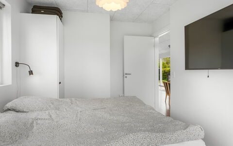 Elso - 600M to the Fjord: Interior Design, Wand, Flooring, Schlafzimmer, Fussboden, Decke, Holz, Möbel, Bett, Light Fixture
