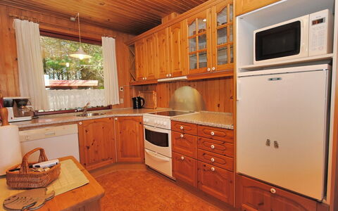Neven - 900M from the Sea: Cabinetry, Möbel, Interior Design, Flooring, Holz, Fussboden, Countertop, Küche, Schrank, Zimmer
