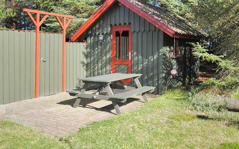 Neven - 900M from the Sea: Holz, Schuppen, Gartenbauten, Hütte, Hartholz, Hinterhof, Garten, Blockhaus, Holzbeize, Outdoor Struktur