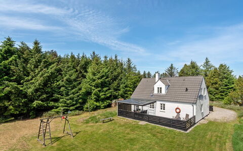 Minja - 900M from the Sea: Holz, Dach, Die Architektur, Zuhause, Haus, Hütte, Abstellgleis, Hartholz, Steigung, Estate