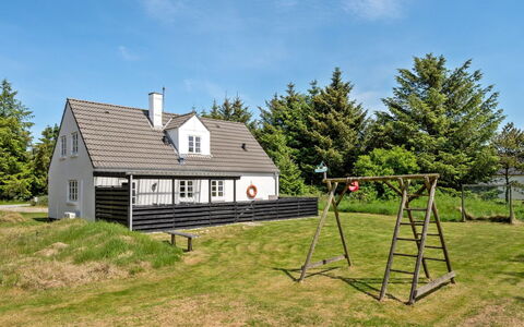 Minja - 900M from the Sea: Hütte, Dach, Zuhause, Steigung, Hütte, Abstellgleis