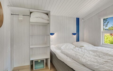 Eroll - 1.8Km from the Sea: Holz, Decke, Fussboden, Flooring, Interior Design, Schlafzimmer, Bett, Planke, Holzboden, Hartholz