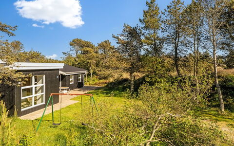 Eroll - 1.8Km from the Sea: Hütte, Wiese, Garten, Rasen, Gartenbauten, Landscaping, Garten, Bauernhaus, Schuppen