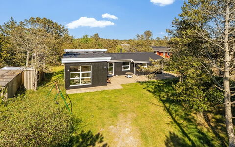 Eroll - 1.8Km from the Sea: Hütte, Estate, Garten, Bauernhaus, Rasen, Landscaping, Gartenbauten, Garten, Hinterhof