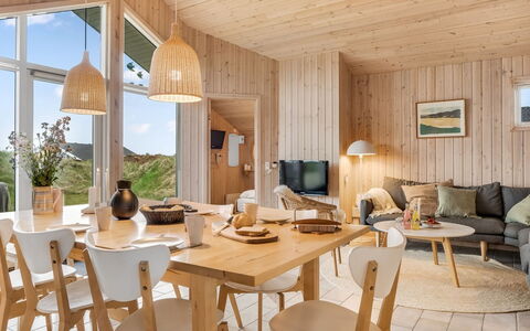 Tecumseh - 150M from the Sea: Möbel, Interior Design, Flooring, Holz, Fussboden, Decke, Holzboden, Stuhl, Tabelle, Beleuchtung