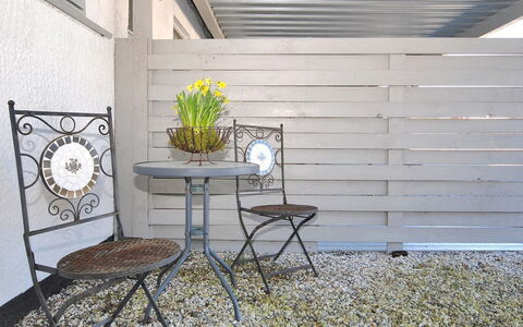 Rejhana - 500M to the Fjord: Möbel, Gartenmöbel, Blumentopf, Tisch Im Freien, Zimmerpflanze, Stuhl, Garten, Terrasse, Hartholz, Holzbeize