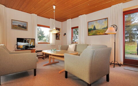 Palle - 2Km from the Sea: Möbel, Interior Design, Flooring, Fussboden, Holz, Decke, Zimmer, Couch, Bilderrahmen, Wohnzimmer