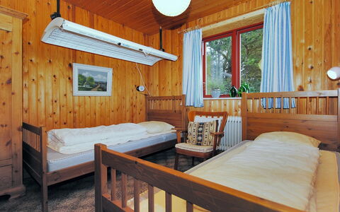 Palle - 2Km from the Sea: Möbel, Holz, Bett, Interior Design, Schlafzimmer, Fussboden, Decke, Flooring, Zimmer, Bettrahmen