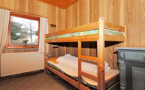 Palle - 2Km from the Sea: Holz, Flooring, Fussboden, Interior Design, Schlafzimmer, Bett, Möbel, Zimmer, Decke, Holzbeize