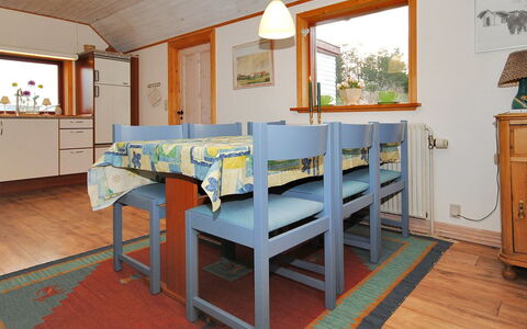 Palle - 2Km from the Sea: Holz, Holzbeize, Planke, Hartholz, Hütte, Deck, Abstellgleis, Schatten, Holzboden, Gartenbauten