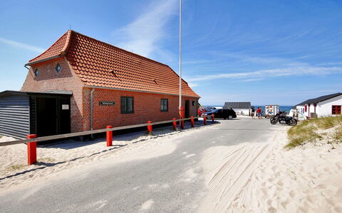 Palle - 2Km from the Sea: Holz, Holzbeize, Planke, Hartholz, Hütte, Deck, Abstellgleis, Schatten, Holzboden, Gartenbauten