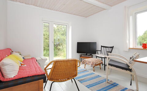 Margrethe - 1.1Km from the Sea: Wohngebiet, Dach, Vorort, Auffahrt, Estate, Kamin