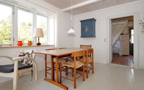 Margrethe - 1.1Km from the Sea: Wohngebiet, Dach, Vorort, Auffahrt, Estate, Kamin