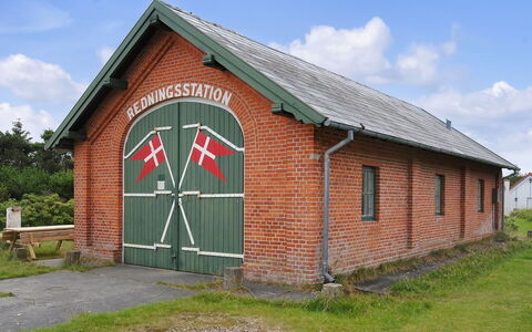 Margrethe - 1.1Km from the Sea: Wohngebiet, Dach, Vorort, Auffahrt, Estate, Kamin