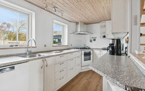 Gertina - 40M to the Fjord: Möbel, Interior Design, Flooring, Holz, Fussboden, Decke, Holzboden, Stuhl, Tabelle, Beleuchtung