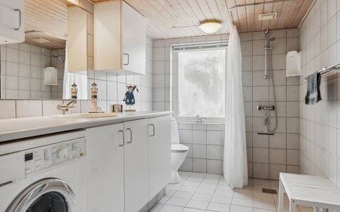 Gertina - 40M to the Fjord: Möbel, Interior Design, Flooring, Holz, Fussboden, Decke, Holzboden, Stuhl, Tabelle, Beleuchtung