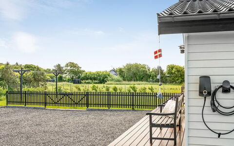 Selke - 300M to the Fjord: Wohnung, Schatten, Balkon, Stuhl, Zaun, Gartenmöbel, Aluminium, Kunstrasen