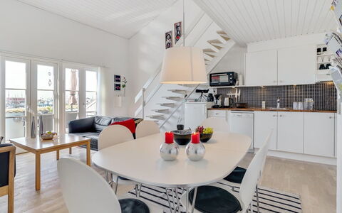 Idunn - 100M to the Fjord: Flooring, Interior Design, Fussboden, Decke, Möbel, Holzboden, Wohnung, Küche & Esszimmer Tisch, Stuhl, Wohnzimmer