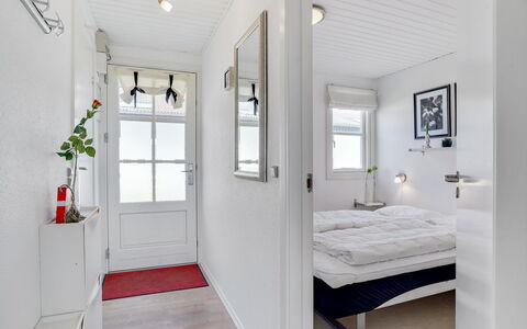 Idunn - 100M to the Fjord: Flooring, Interior Design, Fussboden, Decke, Möbel, Wohnung, Zimmer, Zuhause, Schlafzimmer, Bett