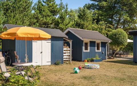 Sebastian - 100M to the Fjord: Möbel, Interior Design, Flooring, Holz, Fussboden, Decke, Holzboden, Stuhl, Tabelle, Beleuchtung