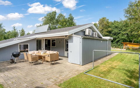 Gudfast - 300M to the Fjord: Die Architektur, Dach, Zuhause, Verbundwerkstoff, Daylighting, Abstellgleis, Auffahrt