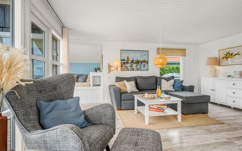Pavo - 300M to the Fjord: Möbel, Holz, Interior Design, Flooring, Couch, Fussboden, Zuhause, Wohnzimmer, Decke