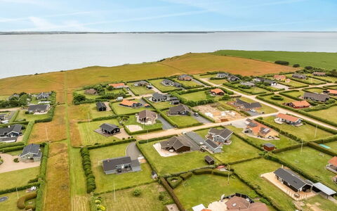 Pavo - 300M to the Fjord: Wohngebiet, Haus, Zuhause, Dach, Landschaft, Vogelperspektive, Einfach, Grundstueck, Estate, Vorort