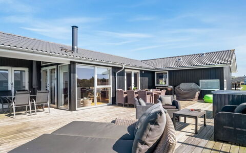 Ginia - 150M to the Fjord: Decke, Flooring, Interior Design, Fussboden, Verbundwerkstoff, Möbel, Resort, Hotel, Design, Daylighting