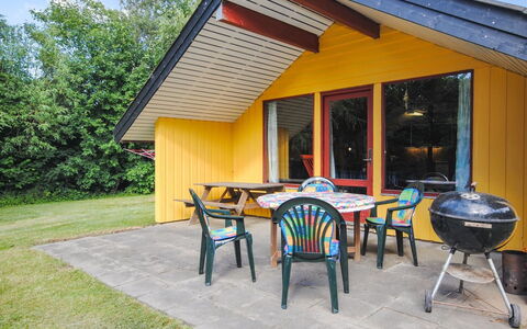 Naema - 600M to the Fjord: Haus, Zuhause, Dach, Wohngebiet, Hütte, Estate, Bauernhaus, Rasen, Landscaping, Abstellgleis