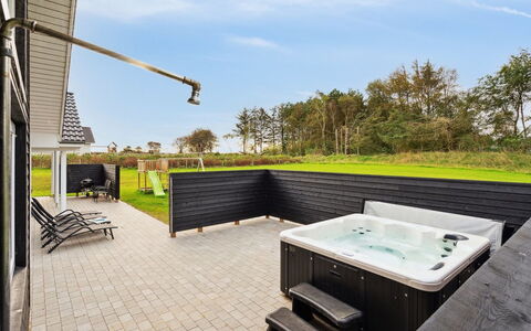 Sibbe - 500M to the Fjord: Schwimmbad, Garten, Schatten, Landscaping, Design, Deck, Hinterhof, Hartholz, Hof, Eco Hotel