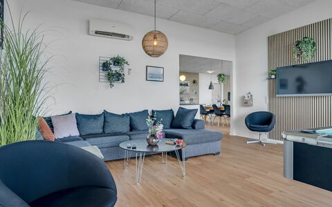 Eloise - 50M to the Fjord: Die Architektur, Dach, Zuhause, Verbundwerkstoff, Daylighting, Abstellgleis, Auffahrt