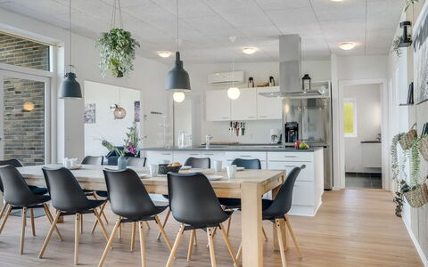 Eloise - 50M to the Fjord: Die Architektur, Dach, Zuhause, Verbundwerkstoff, Daylighting, Abstellgleis, Auffahrt