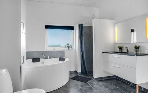 Eloise - 50M to the Fjord: Die Architektur, Dach, Zuhause, Verbundwerkstoff, Daylighting, Abstellgleis, Auffahrt
