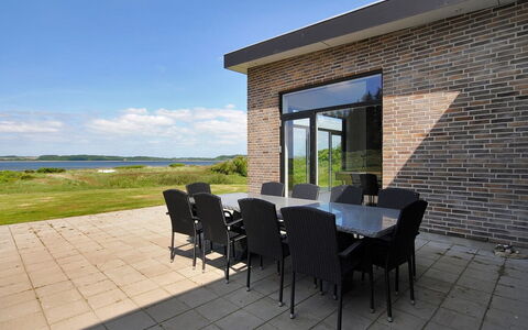 Eloise - 50M to the Fjord: Möbel, Zuhause, Tisch Im Freien, Gartenmöbel, Stuhl, Küche & Esszimmer Tisch, Estate, Backstein, Design, Terrasse