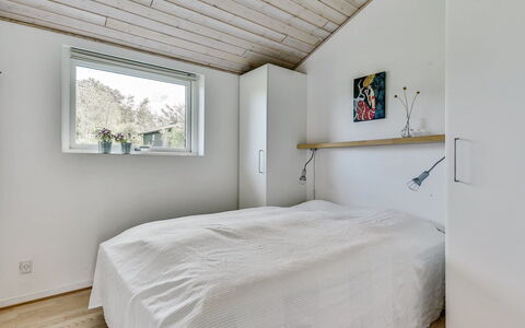 Sylvelin - 400M to the Fjord: Wand, Holz, Decke, Schlafzimmer, Interior Design, Flooring, Bett, Fussboden, Bettdecke, Bedding
