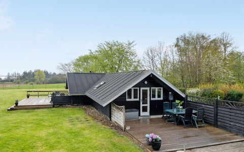 Henrieke - 250M to the Fjord: Wohngebiet, Dach, Vorort, Auffahrt, Estate, Kamin