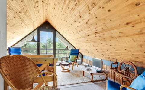 Paale - 200M to the Fjord: Möbel, Interior Design, Flooring, Holz, Fussboden, Decke, Holzboden, Stuhl, Tabelle, Beleuchtung